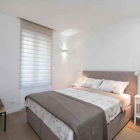 Lalu Apartment Split