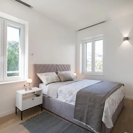 Lalu 아파트 스플리트